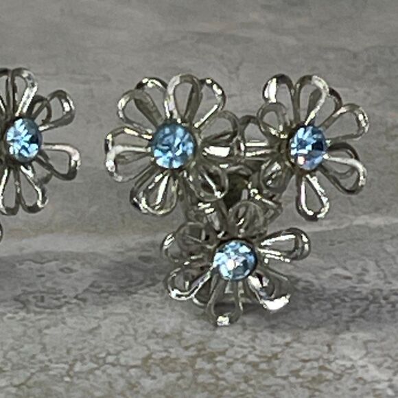 Midcentury flower clip on earring light blue glass centers - Picture 2 of 5